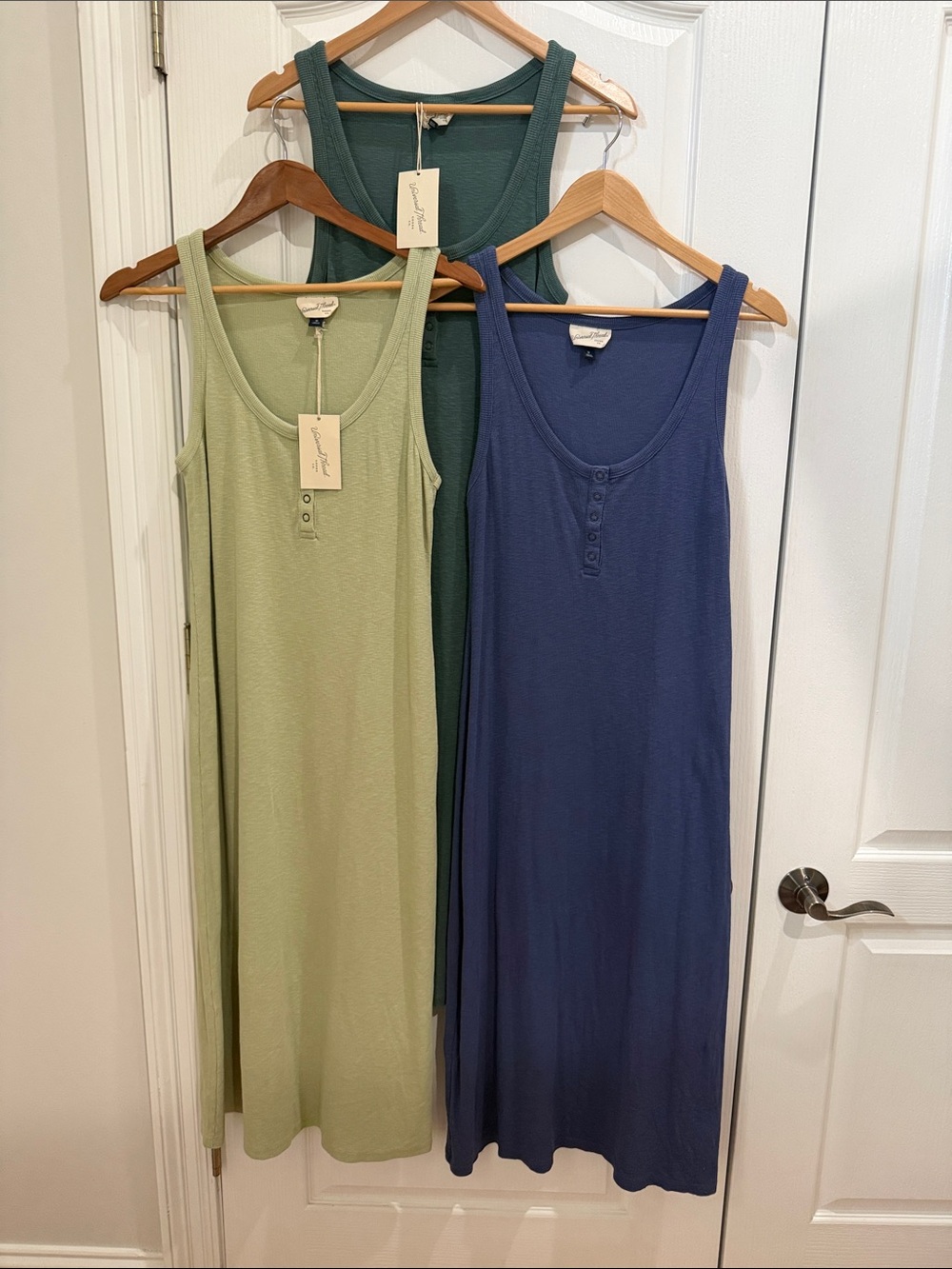 Universal thread size M Sleeveless Button-Front Midi Dress NWT